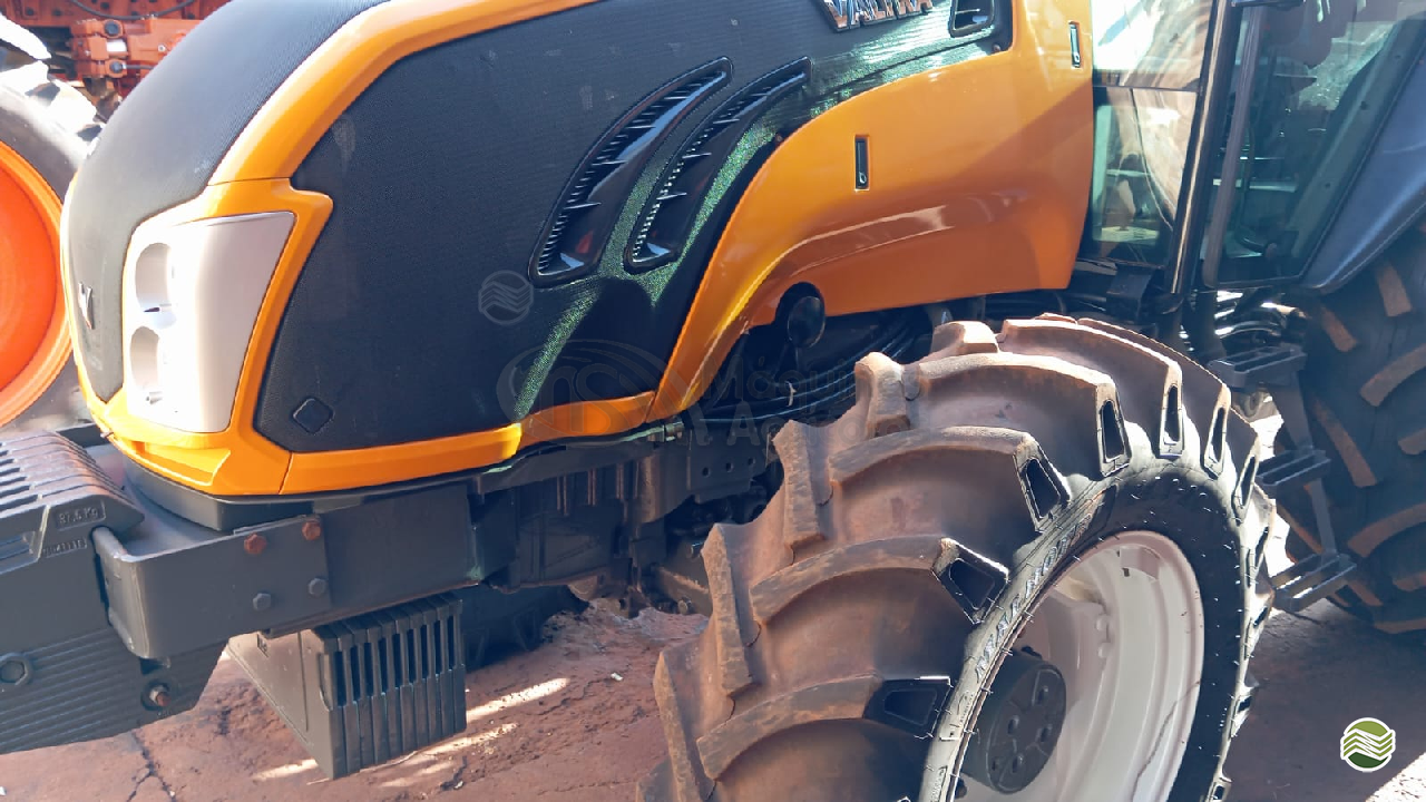 TRATOR VALTRA VALTRA BM 125 Tração 4x4 MS Máquinas Agrícolas DOURADOS MATO GROSSO DO SUL MS